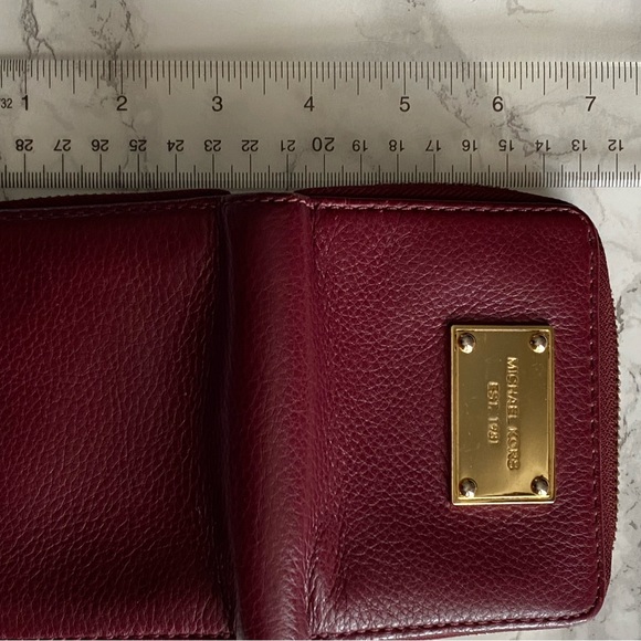 Michael Kors Zip Around Burgundy Leather Wallet - Picture 7 of 13